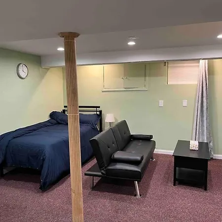 1 Bedroom Basement, Newly Renovated Bellerose Terrace Exterior photo