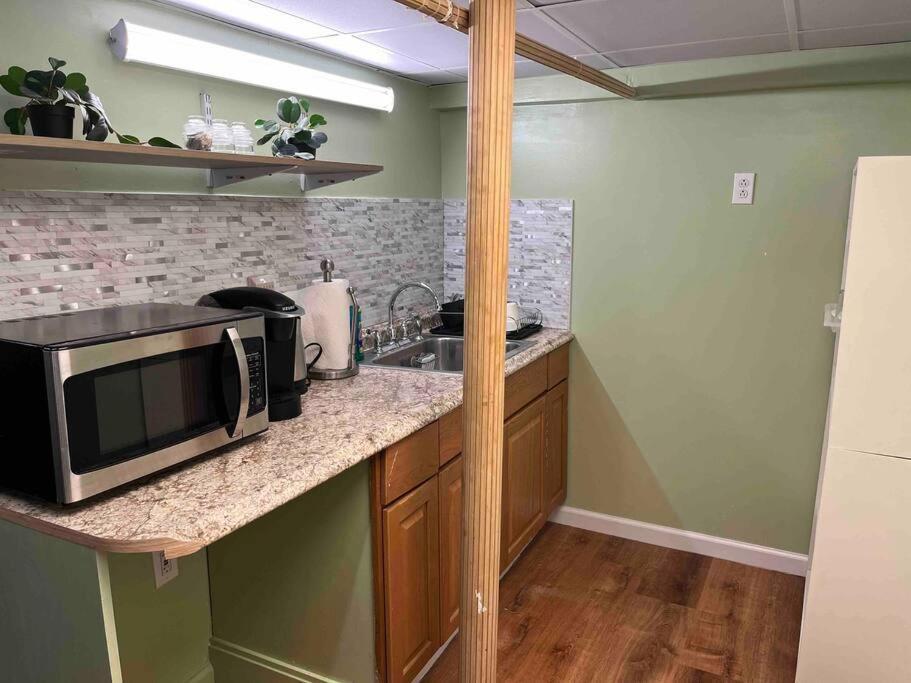 Appartement 1 Bedroom Basement, Newly Renovated