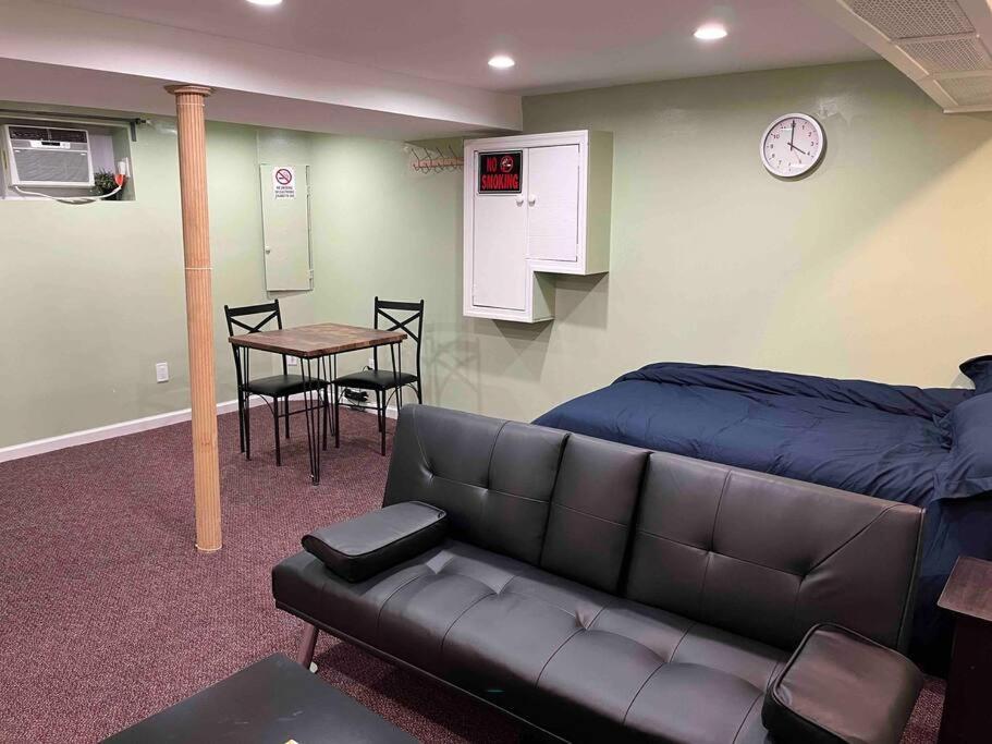 1 Bedroom Basement, Newly Renovated